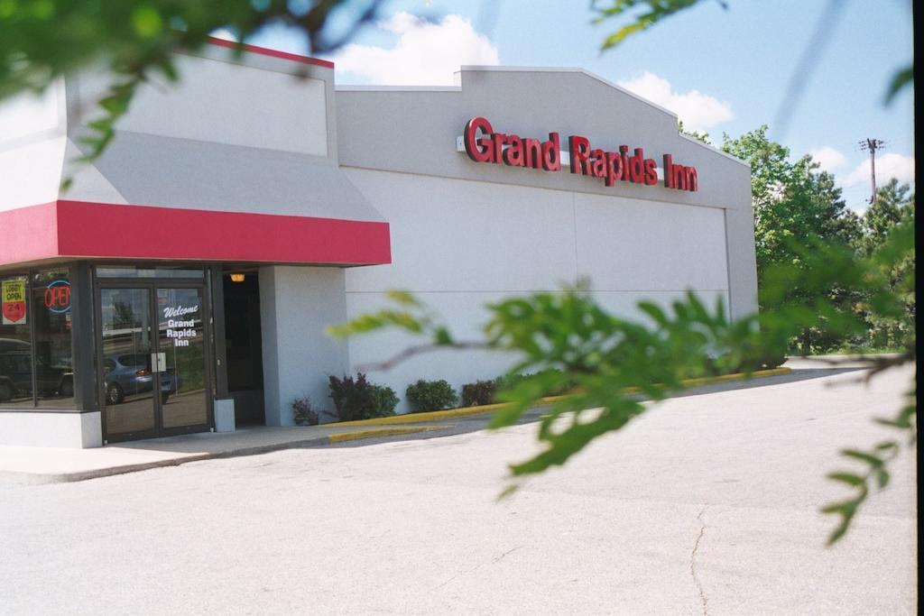 Grand Rapids Inn Wyoming Exteriör bild